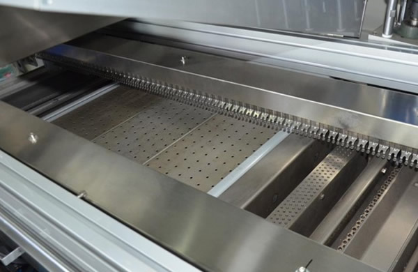 1 individual  bottom preheating zone, the heaters can be drawn out at rear of machine, the blowers can be drawn out at bottom of preheat, easy for maintenance.
